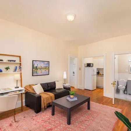 Centrally Located Back Bay 1 Bedroom